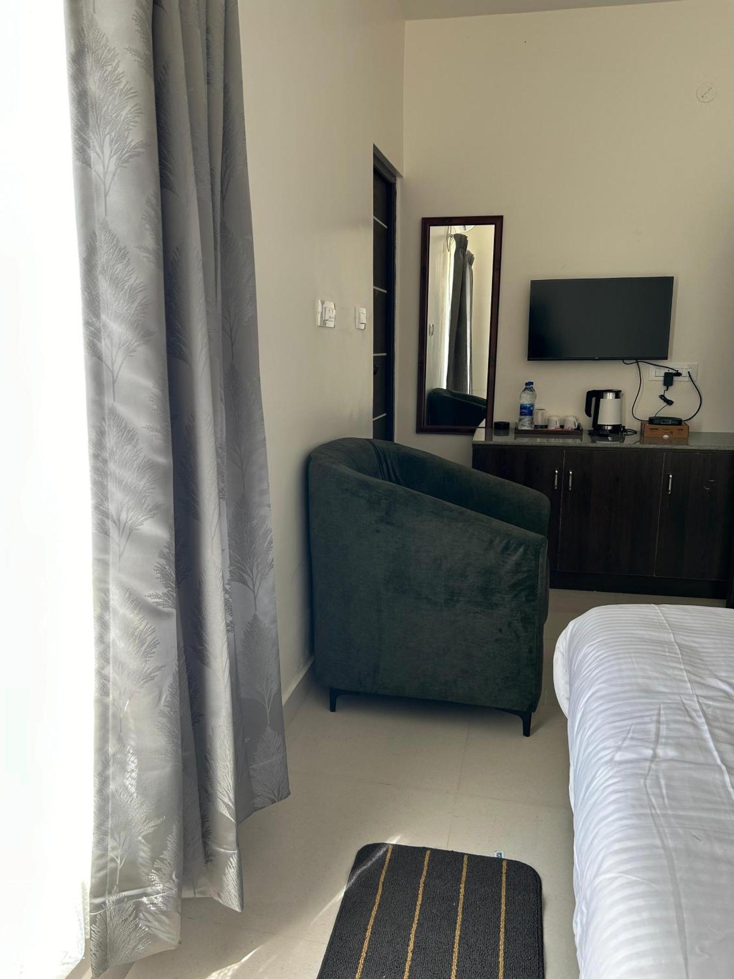 Sapphire Stayss Йелагери Номер фото