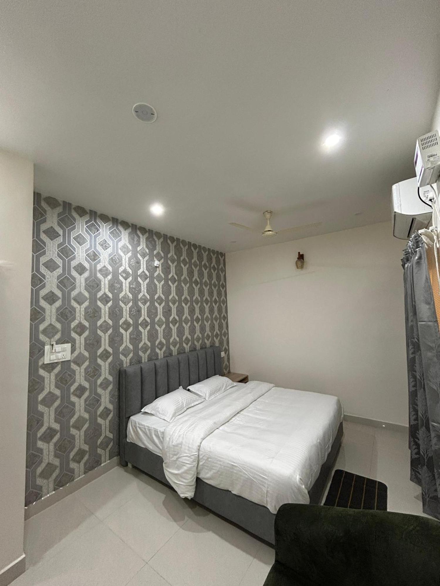 Sapphire Stayss Йелагери Номер фото